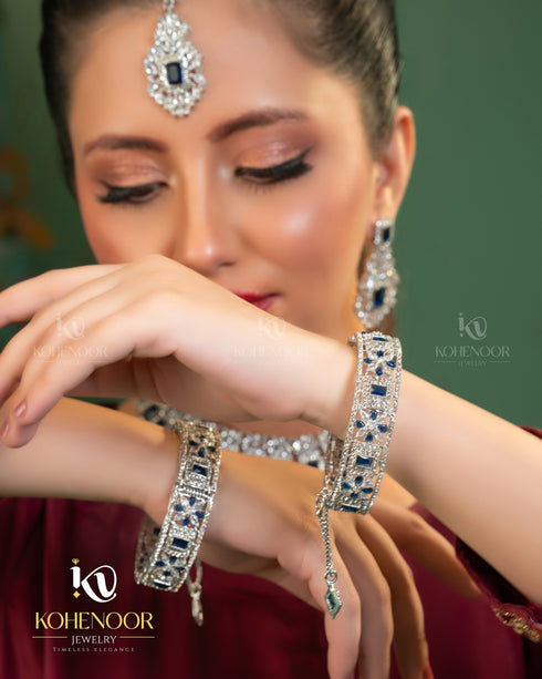 Stone Zircon ad set with bangles openable