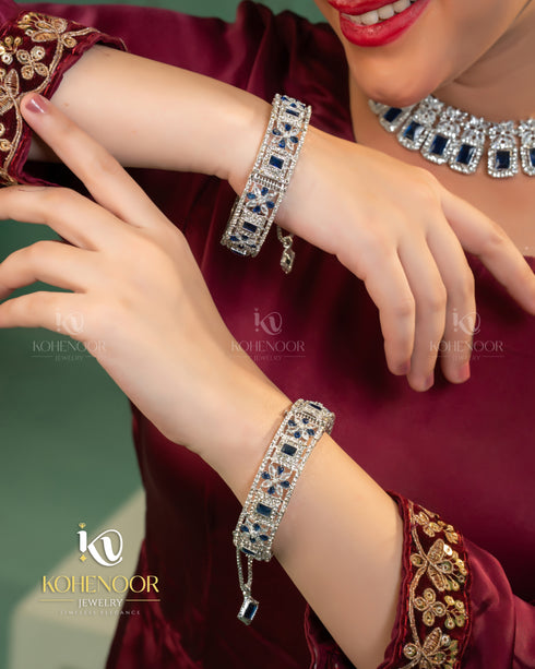 Stone Zircon ad set with bangles openable