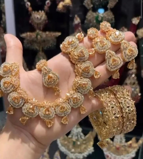 Royal zircon with openable bangle