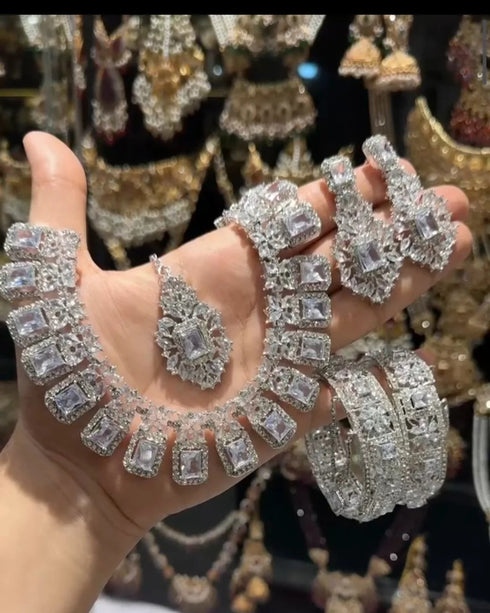 Stone Zircon ad set with bangles openable