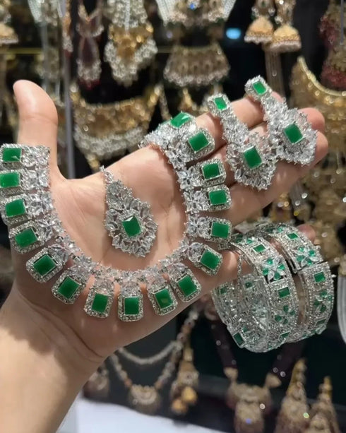 Stone Zircon ad set with bangles openable