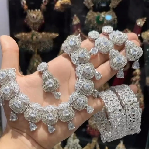 Royal zircon with openable bangle