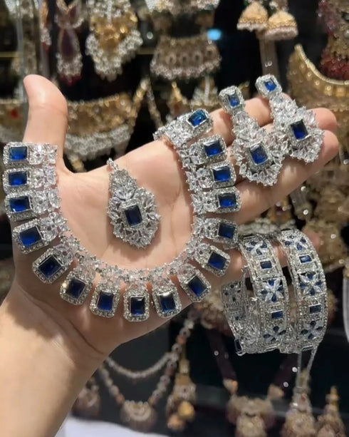 Stone Zircon ad set with bangles openable